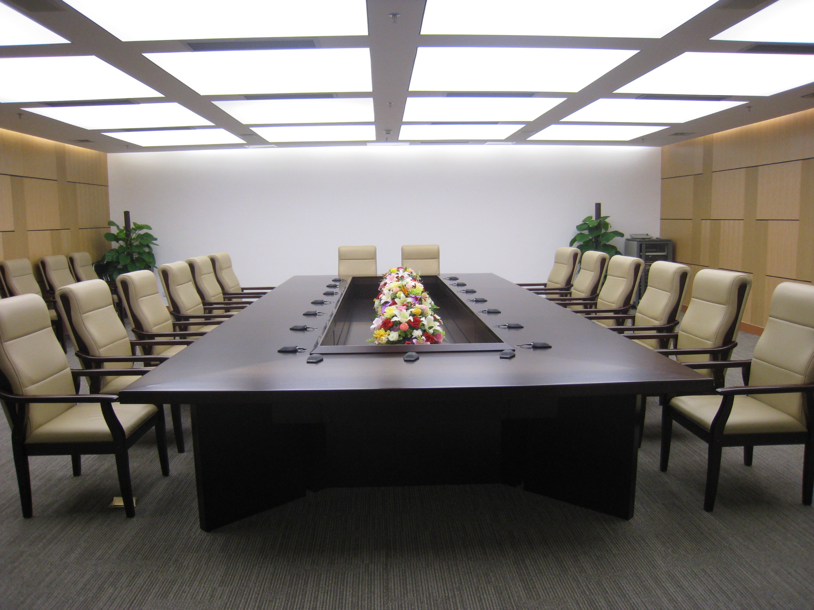 如何更好地搭建多功能會(huì)議室呢？